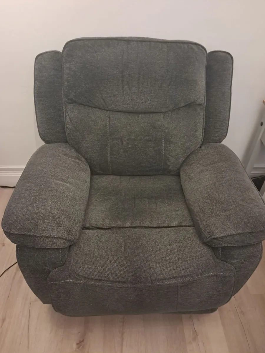 Single and two seater electric recliners - Image 3