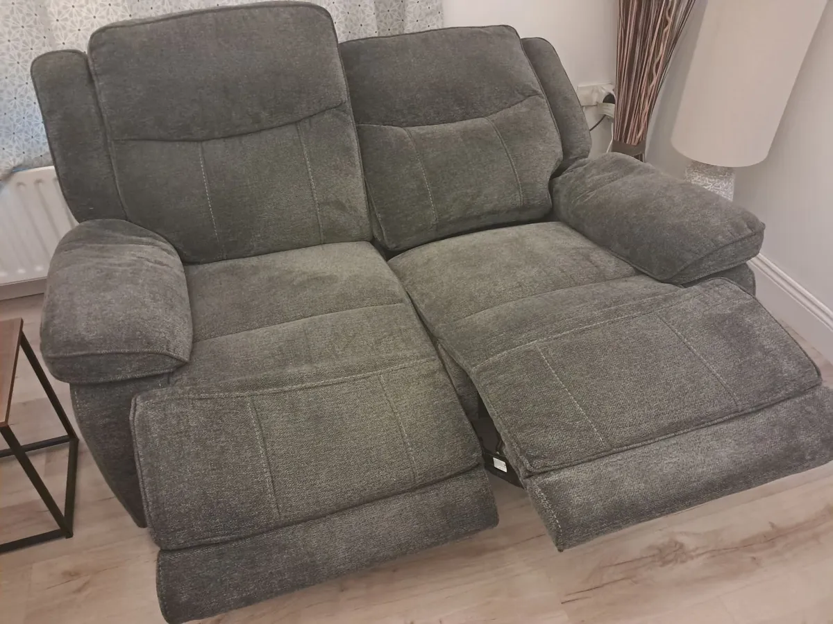 Single and two seater electric recliners - Image 4