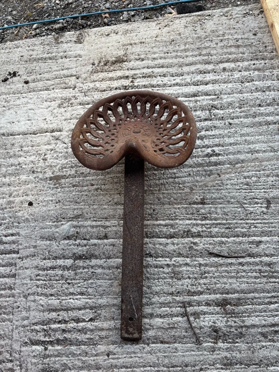 W Doyle genuine seat - Image 1