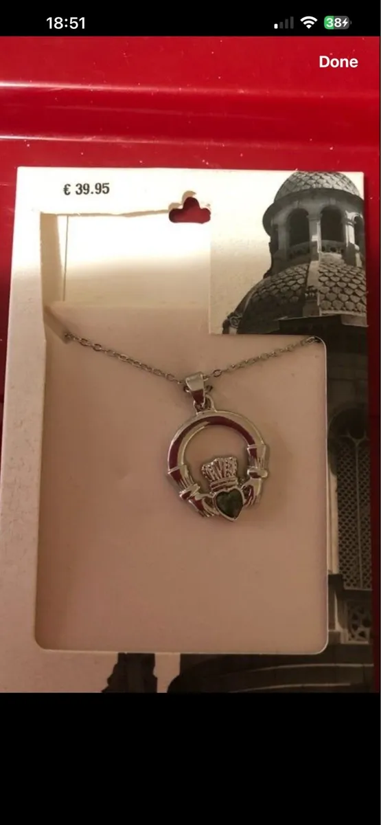 Ladies sliver claddagh necklace €25 - Image 3