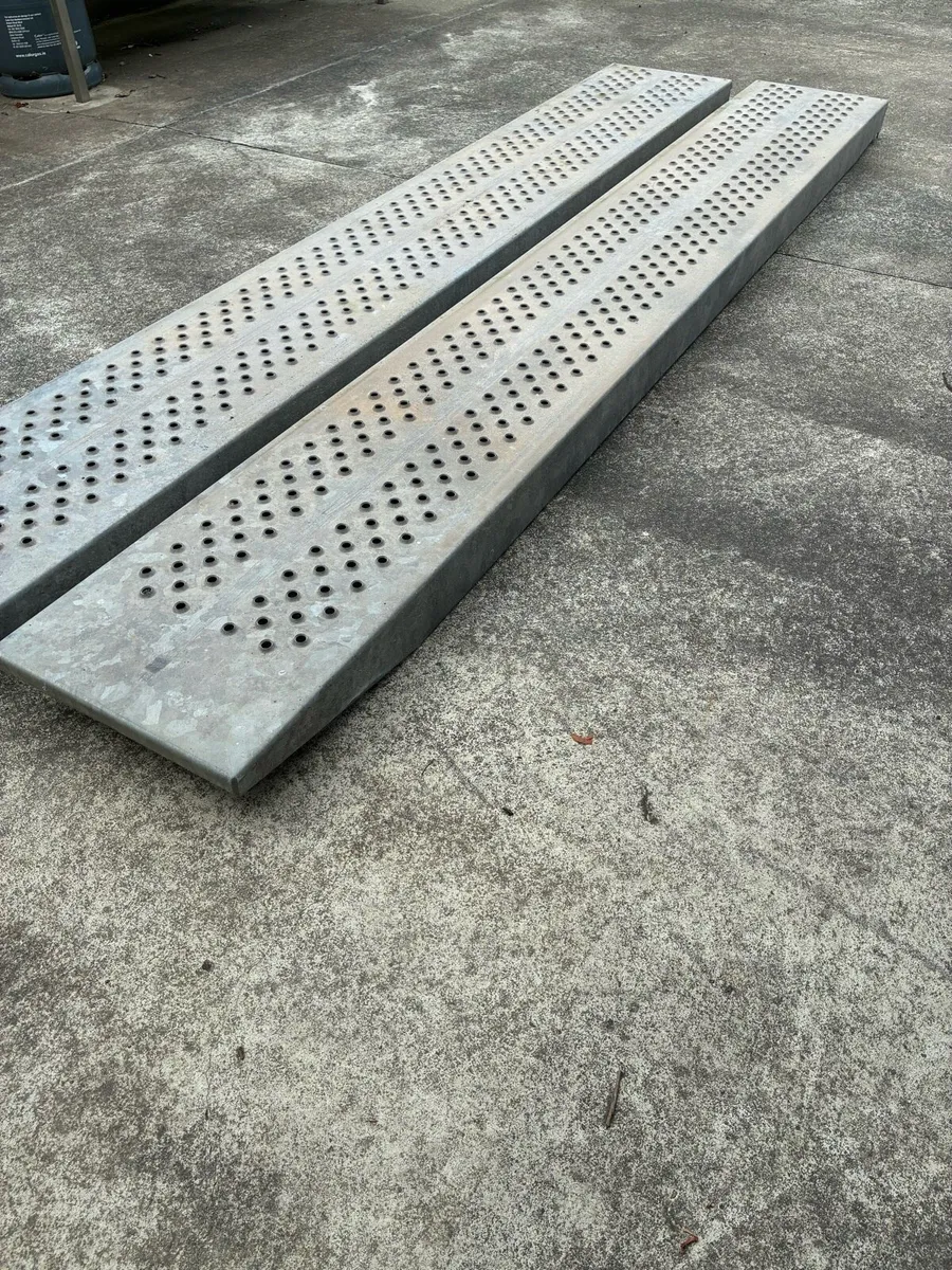 Steel ramps, hydraulic auger - Image 2