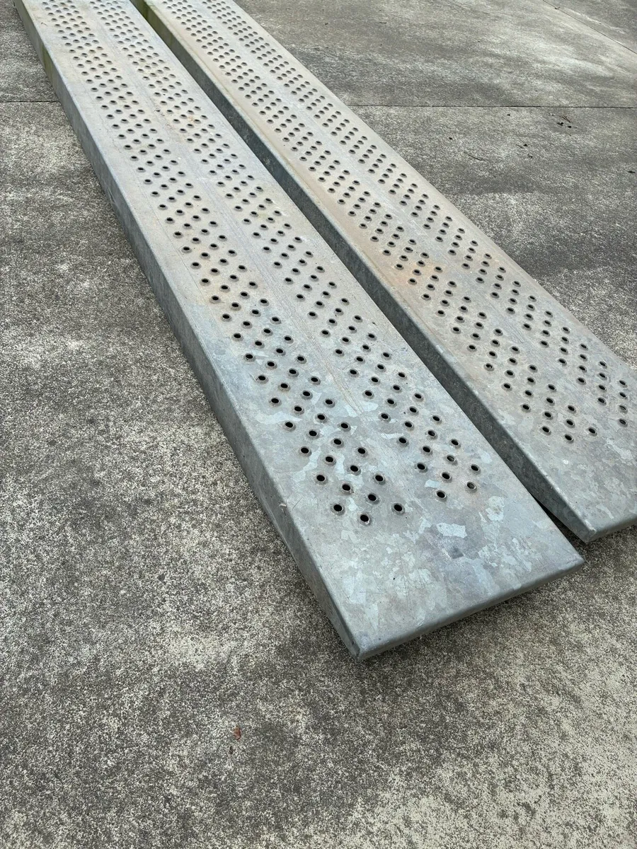 Steel ramps, hydraulic auger - Image 3