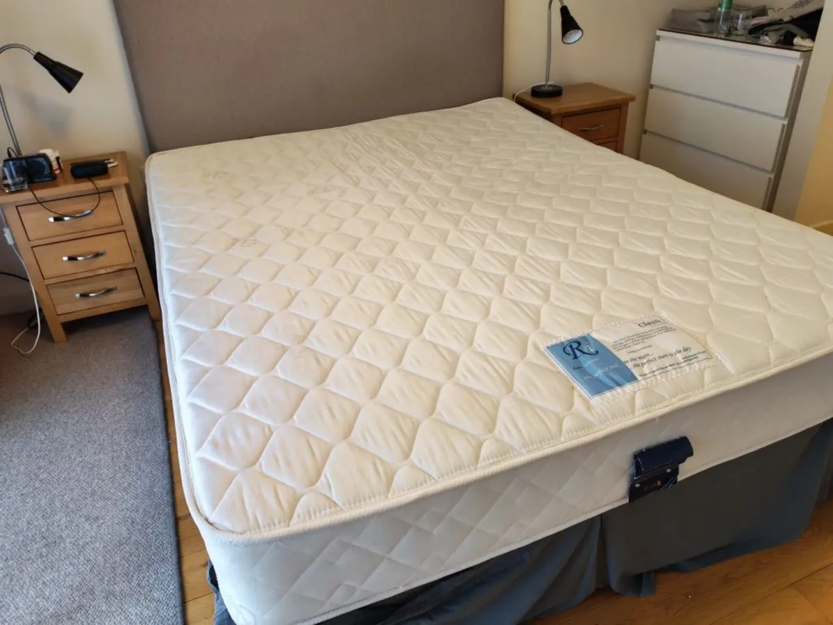 5 ft double bed with headboard - Image 1