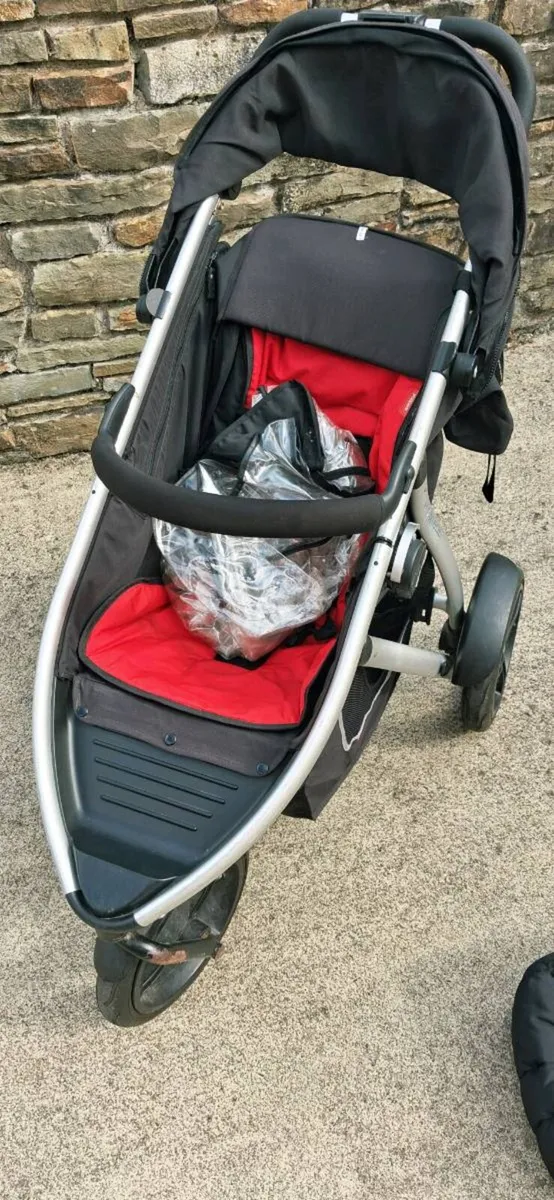 Phil and Ted's double buggy + maxi cosy and base - Image 3
