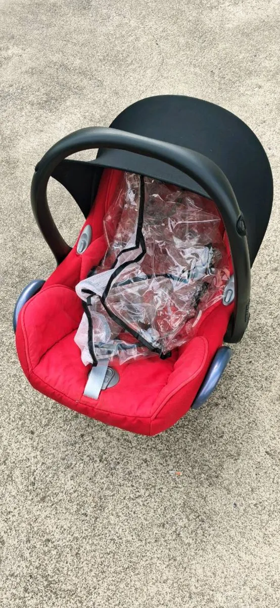 maxi cosi and car base+bike carrier extra - Image 1