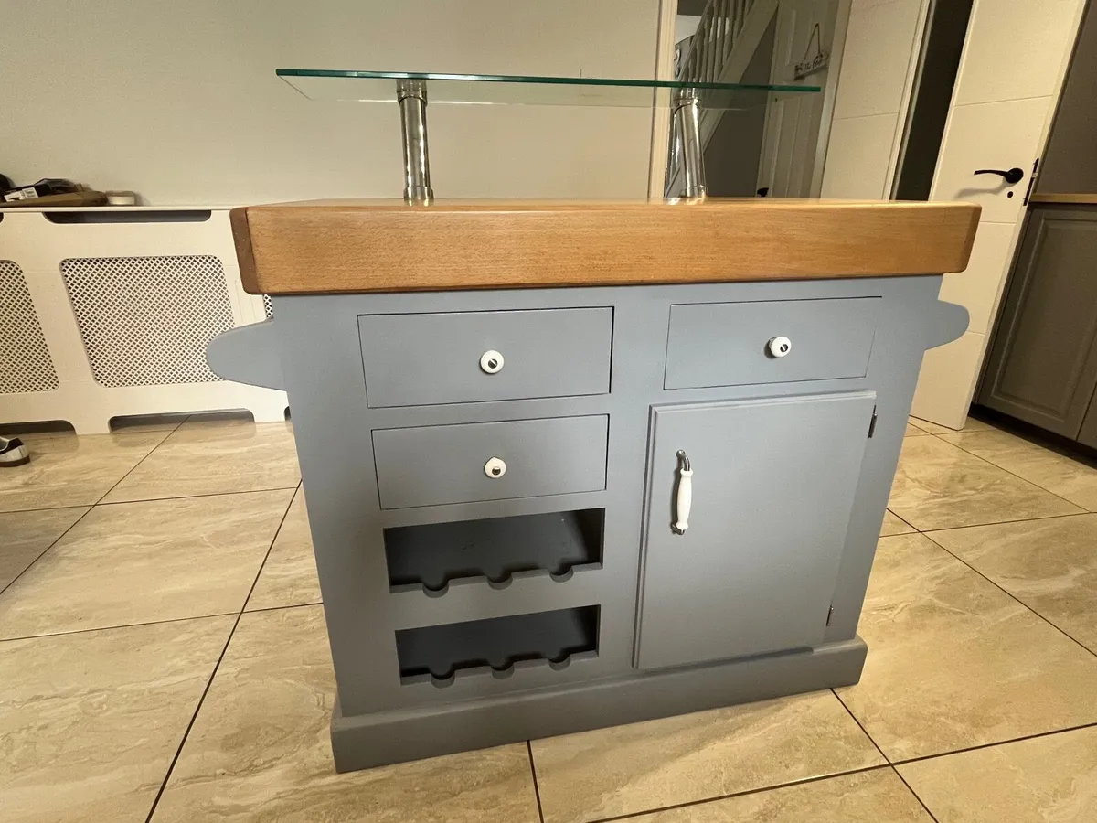 Kitchen Island - Image 1