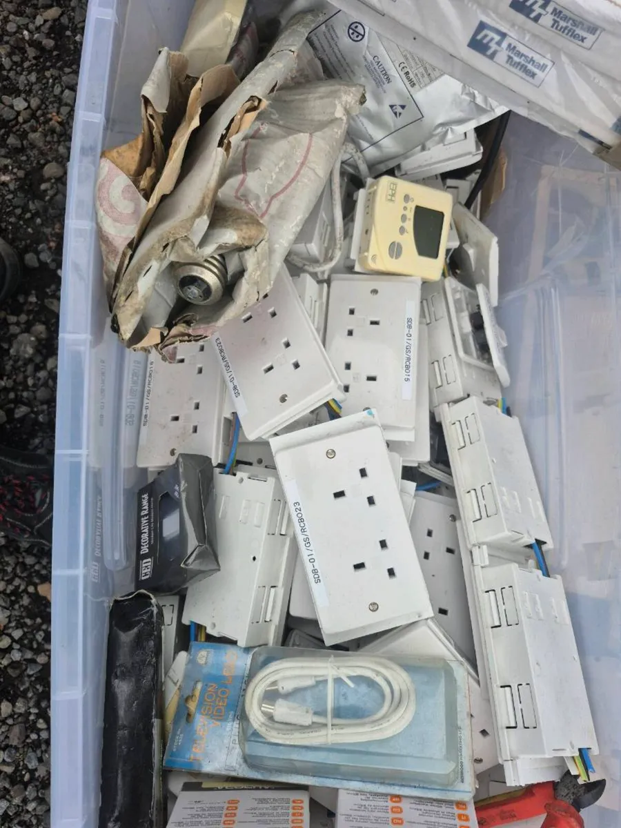 electrical sockets - Image 1