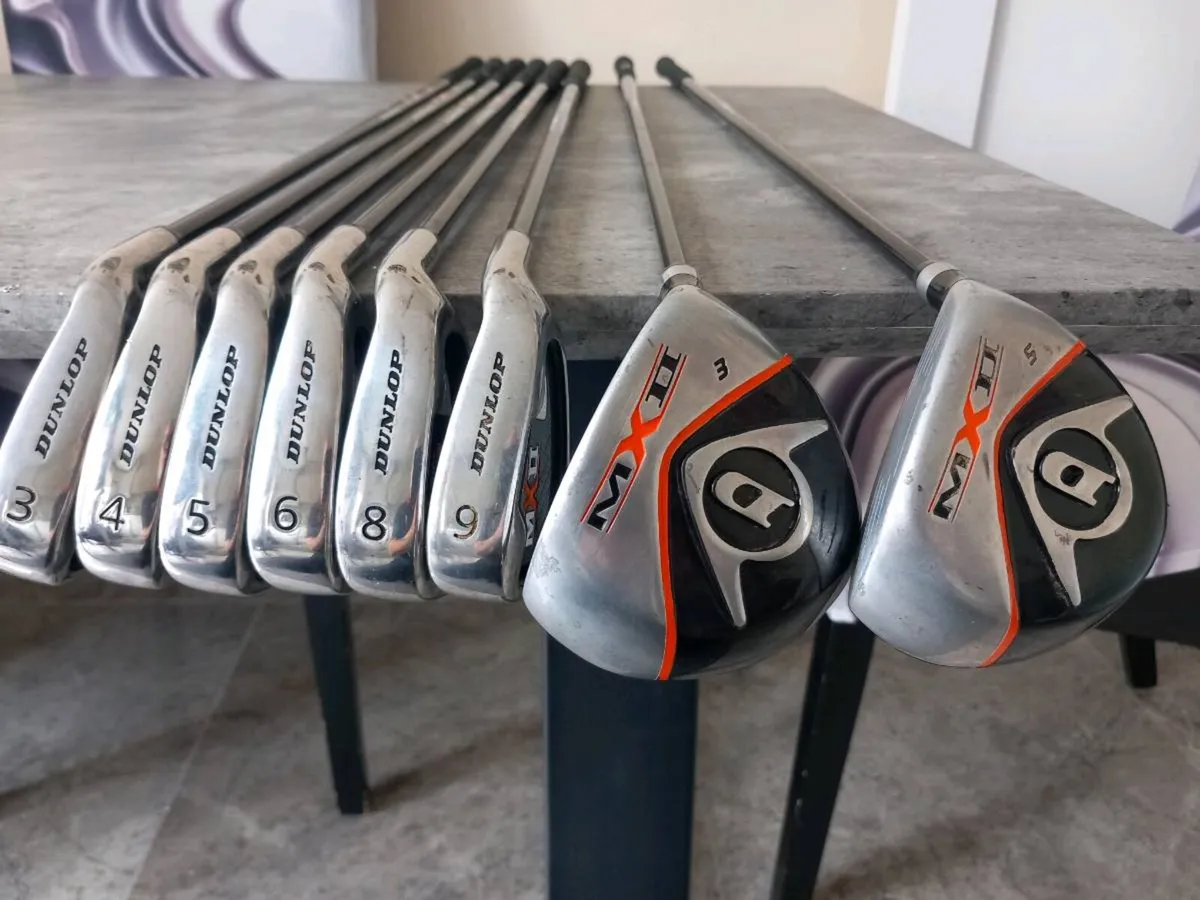 DUNLOP GOLF CLUBS.  RIGHT HANDED CLUBS - Image 2