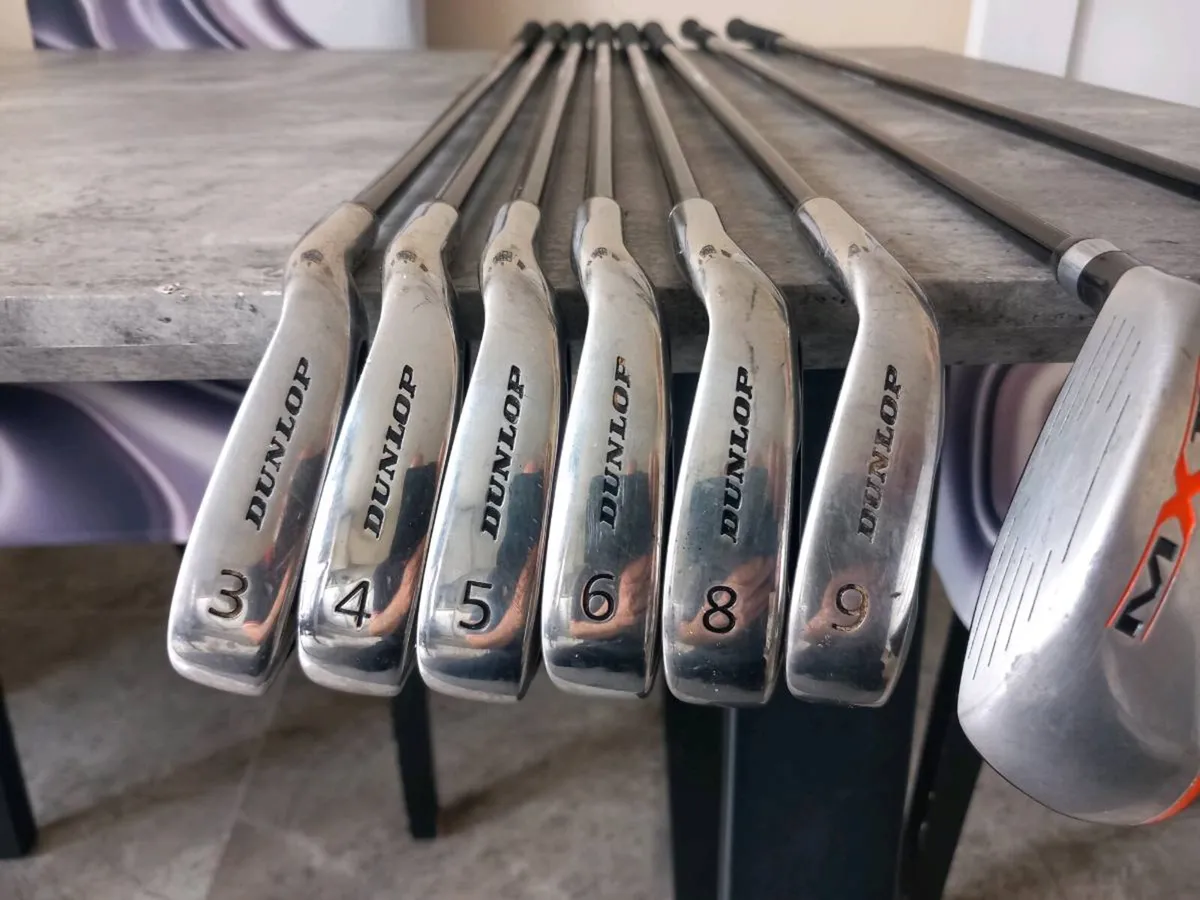 DUNLOP GOLF CLUBS.  RIGHT HANDED CLUBS - Image 3