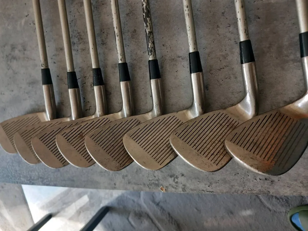 Lady's Wilson golf irons.  Right handed clubs - Image 3