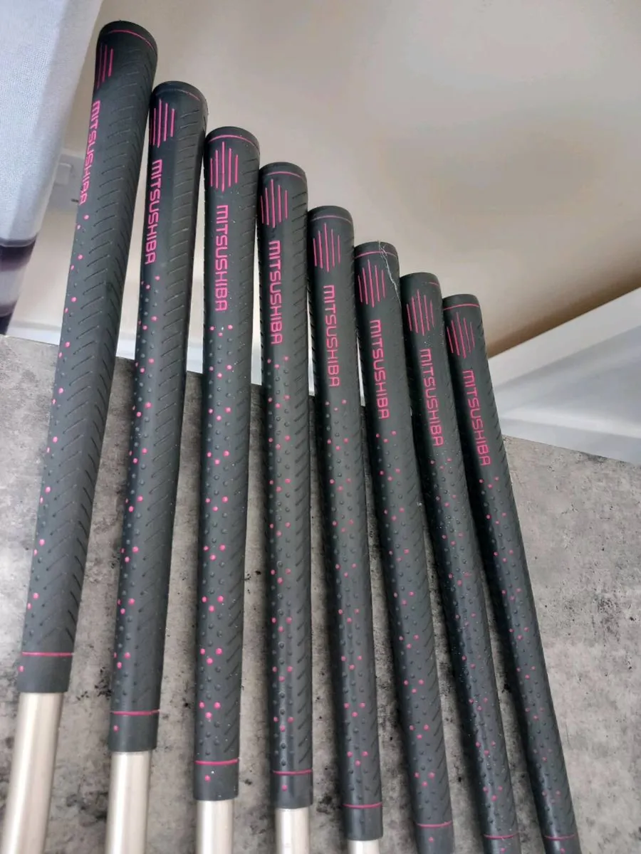Lady's Wilson golf irons.  Right handed clubs - Image 4