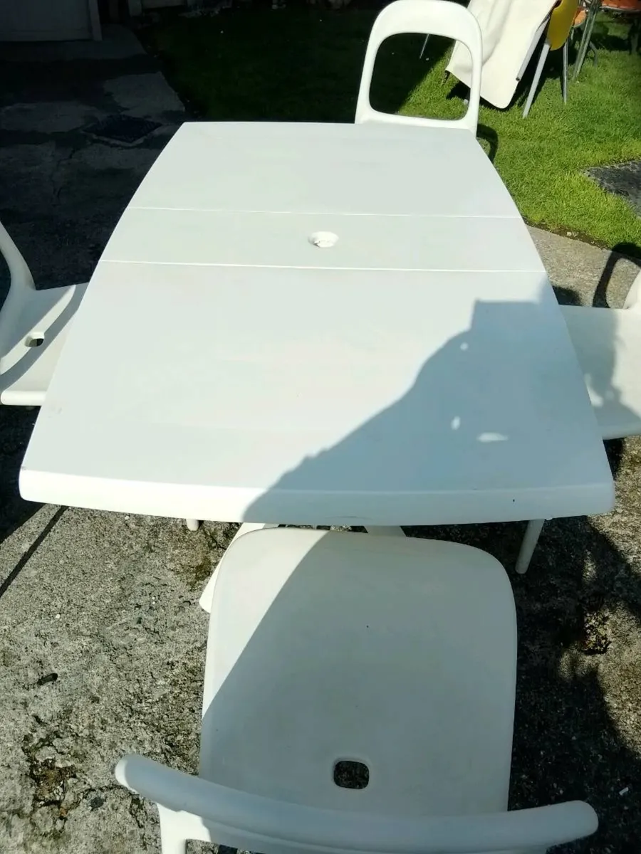 Garden table and chairs - Image 3