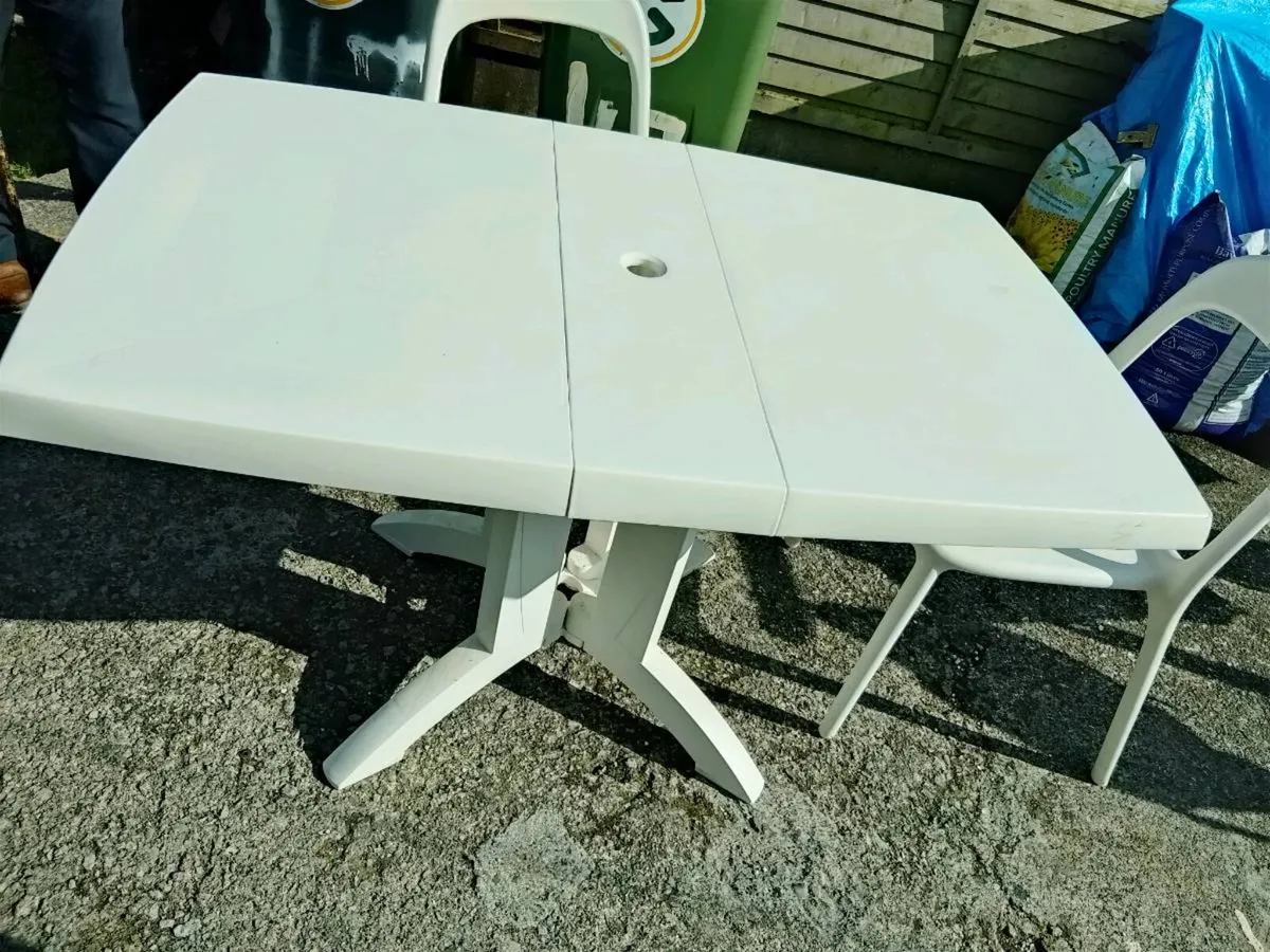 Garden table and chairs - Image 2