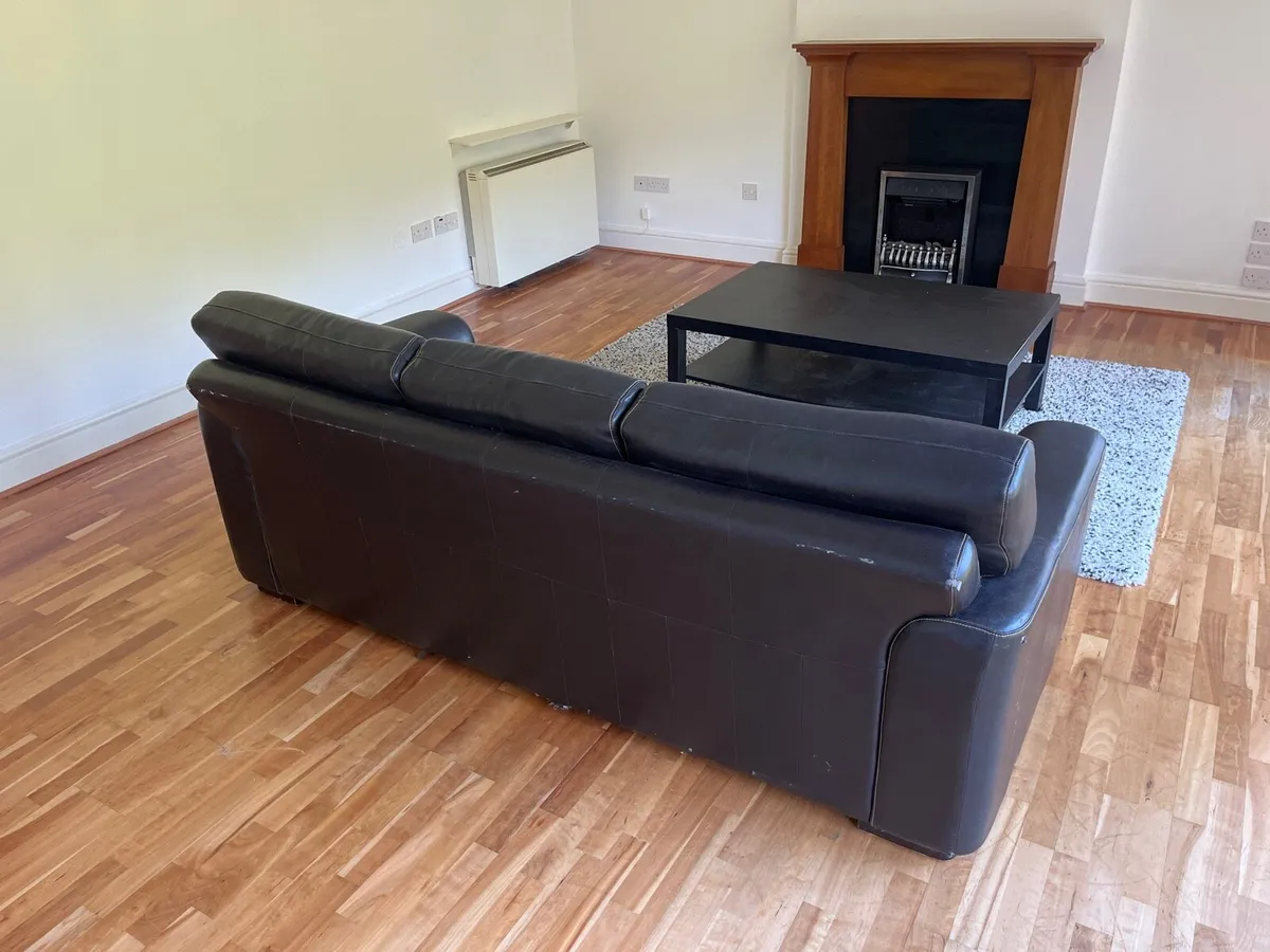 Couch - Image 2