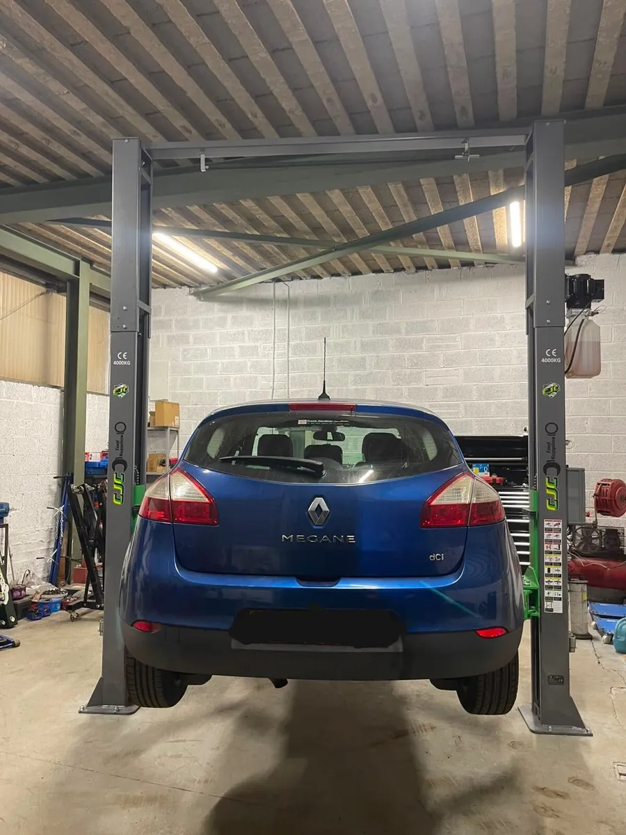 2 Post Clear Floor 4 Ton Lift - Image 2