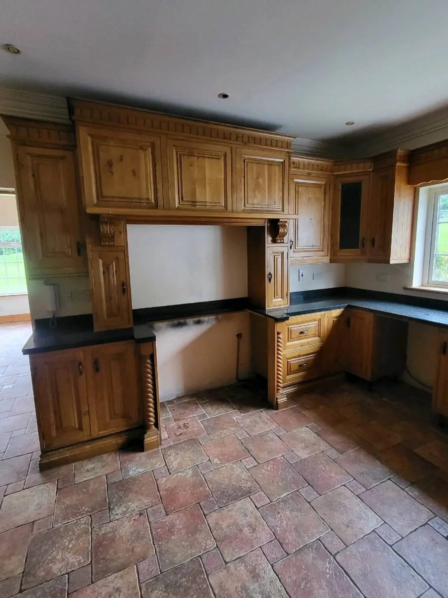 Solid oak kitchen - Image 1