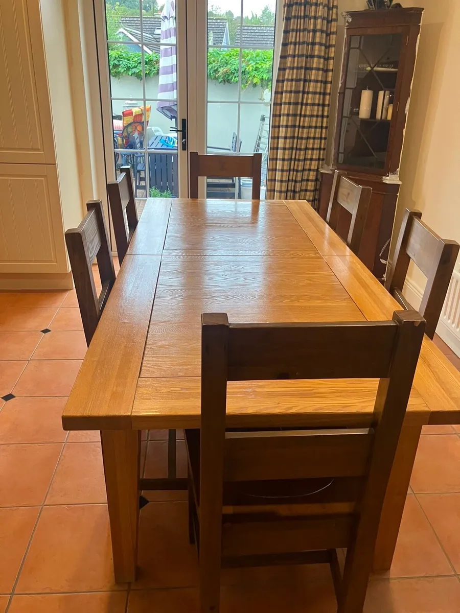 6 chairs and 1 table - Image 1