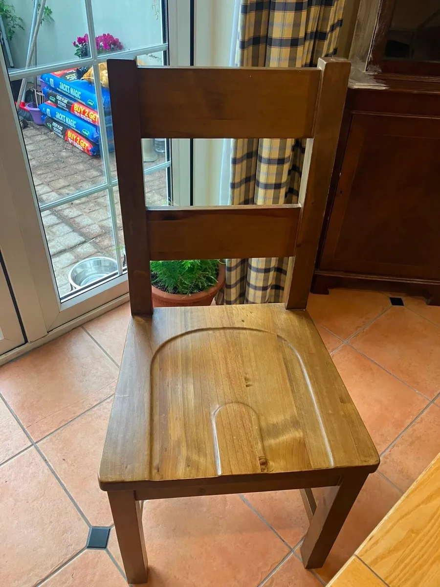 6 chairs and 1 table - Image 2
