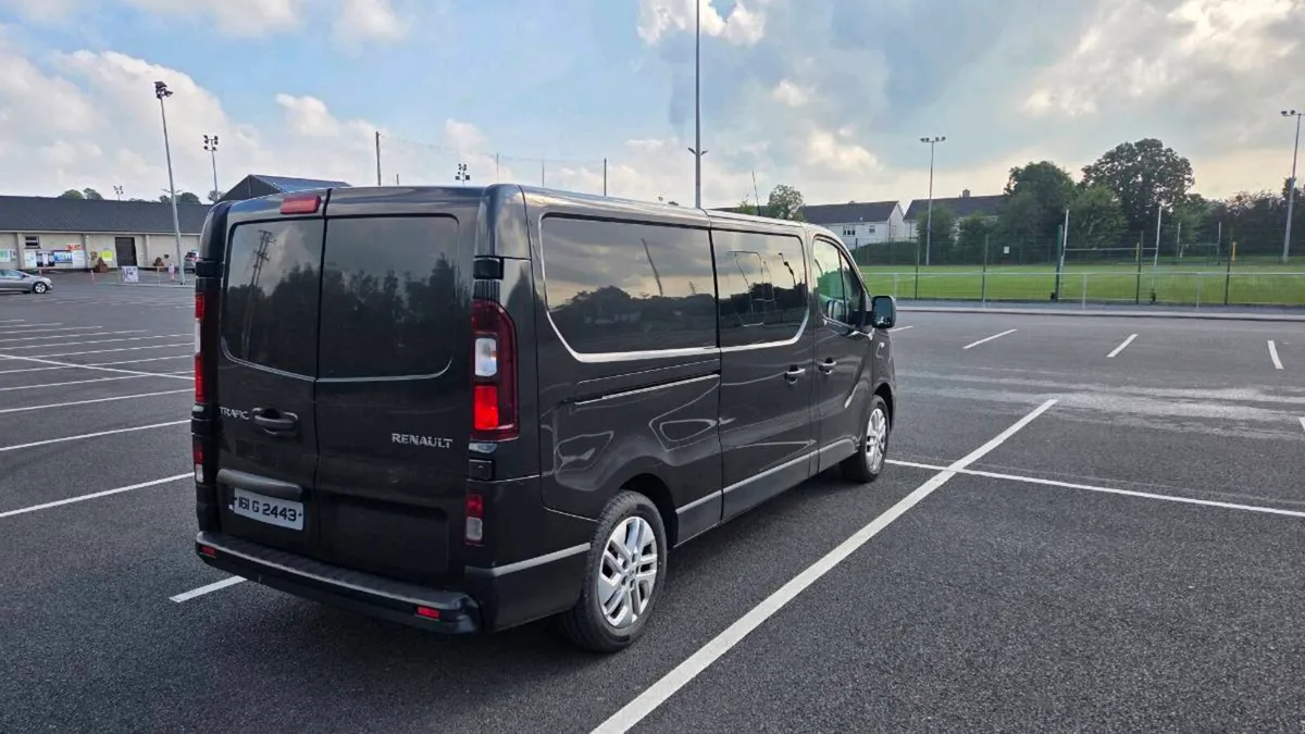 161 Renault Trafic Sport 6 Seater Crew Cab 198k km - Image 2