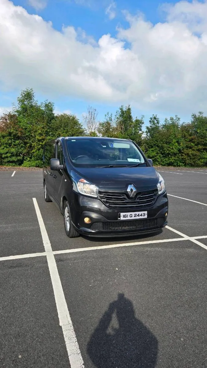 161 Renault Trafic Sport 6 Seater Crew Cab 198k km - Image 3