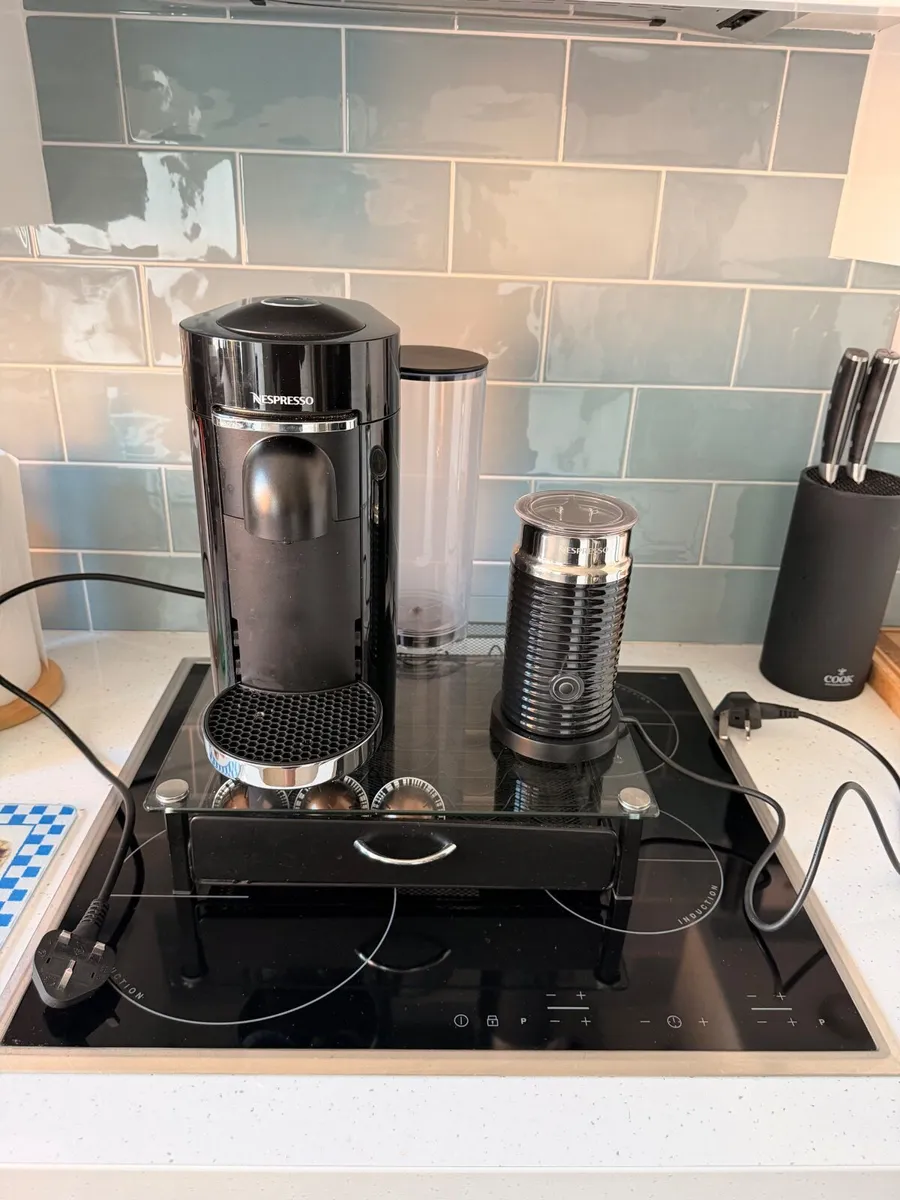 Nespresso Vertuo machine, with milk frother - Image 3