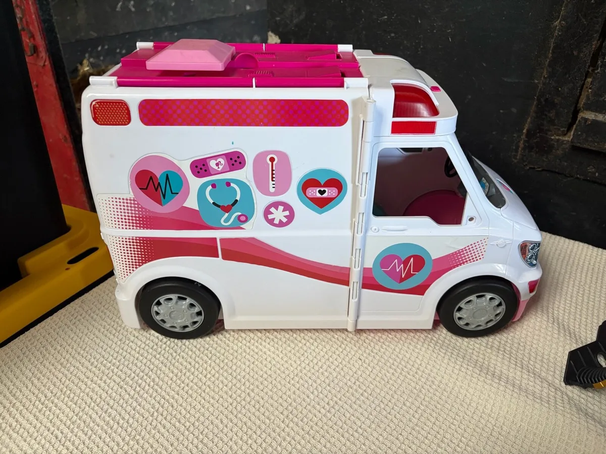 Barbie Ambulance van - Image 1