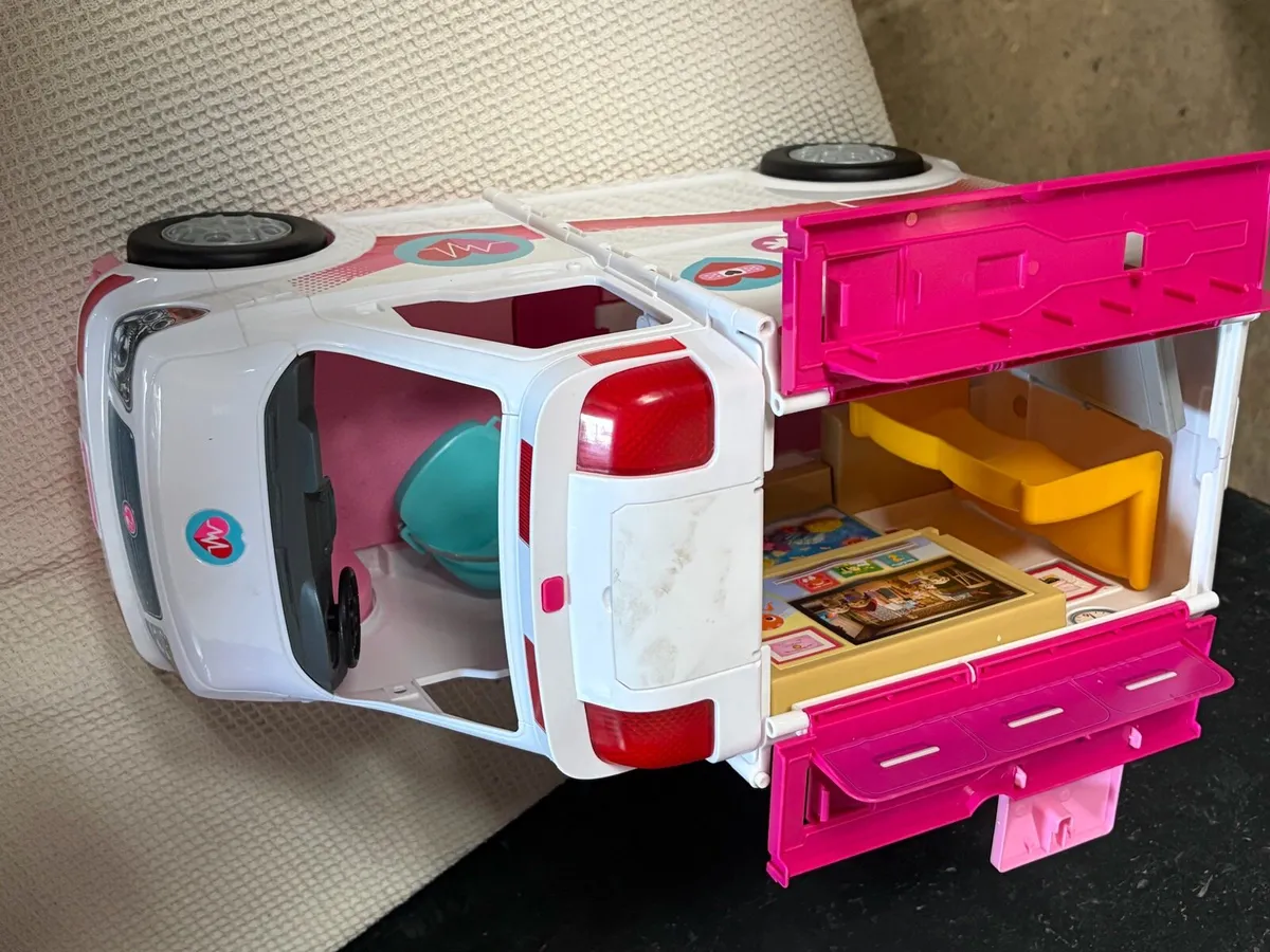 Barbie Ambulance van - Image 3