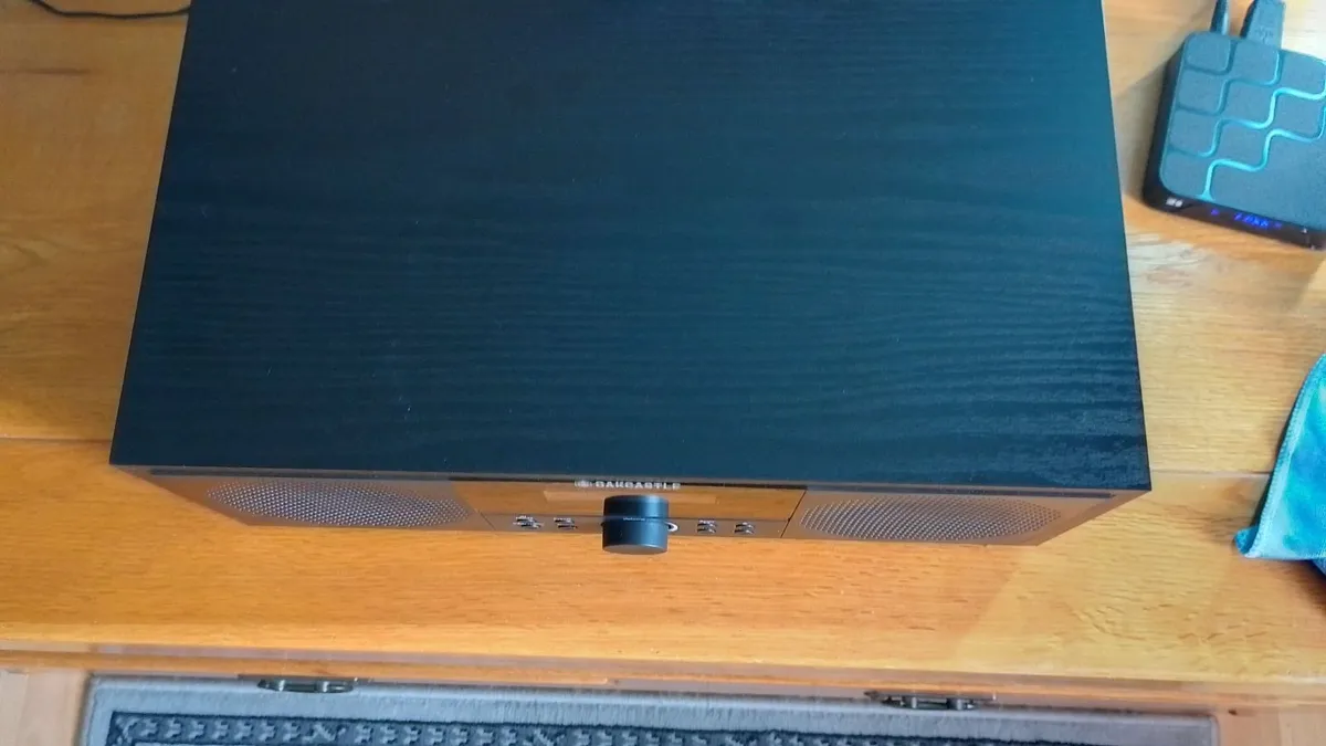 OAKCASTLE MUSIC SYSTEM NEW CONDITION - Image 3