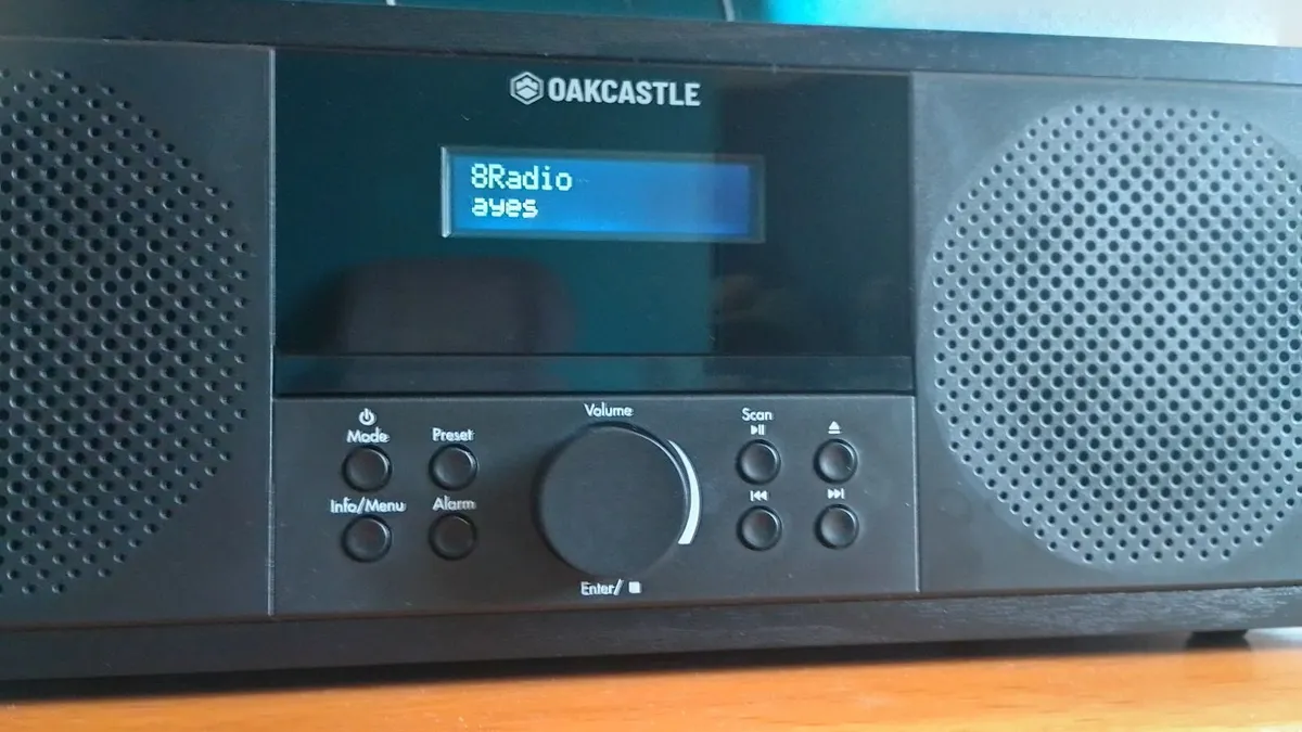 OAKCASTLE MUSIC SYSTEM NEW CONDITION - Image 1