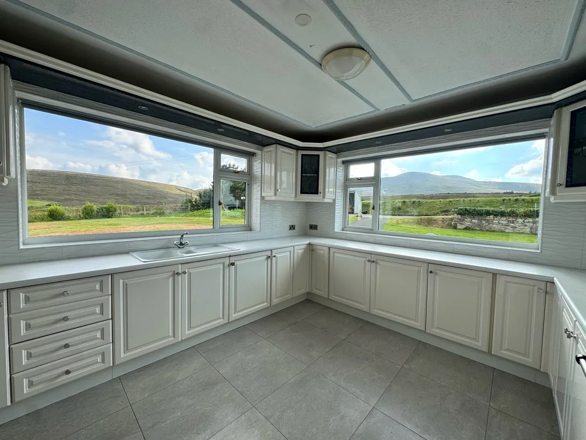 White Shaker Kitchen with Appliances - Image 3