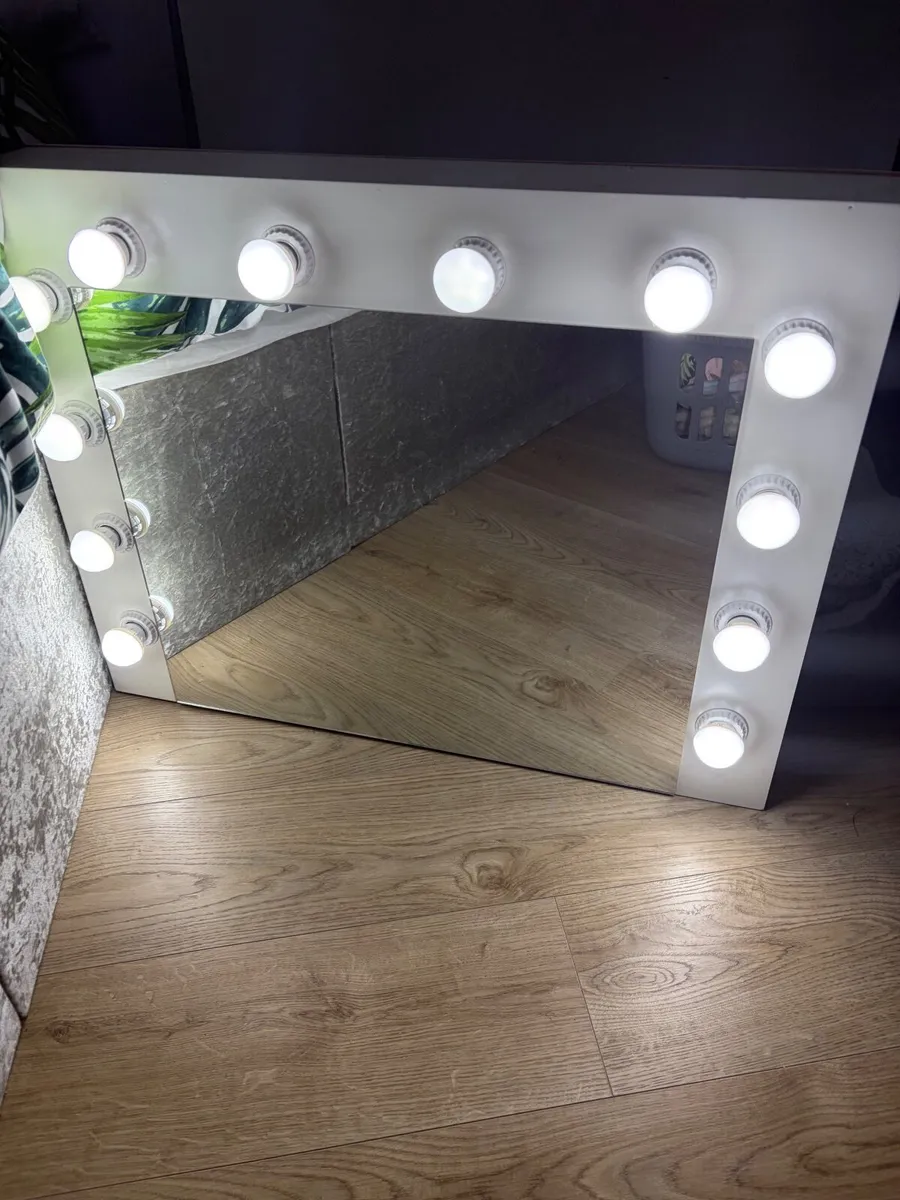 Make up mirror - Image 1