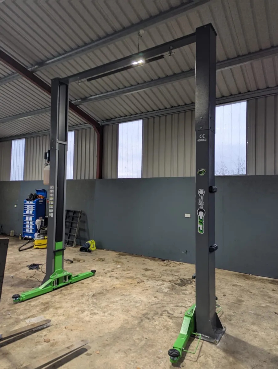 Clear Floor 2 Post 4 Ton Lift - Image 3