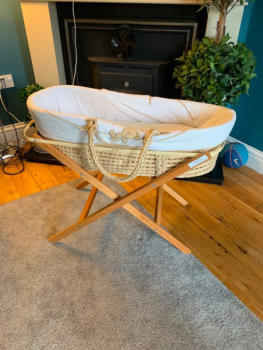 Baby moses basket - Image 1