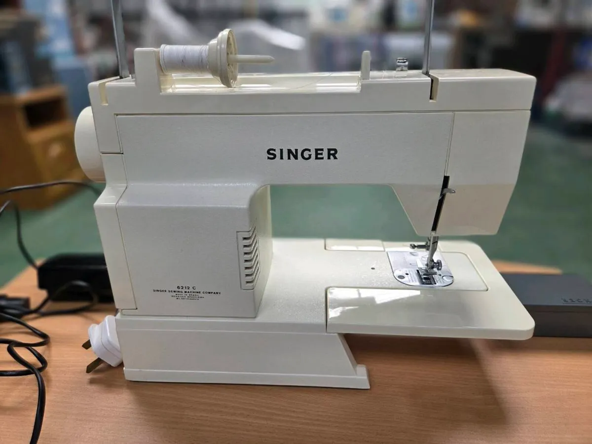 Singer sowing machine - Image 2