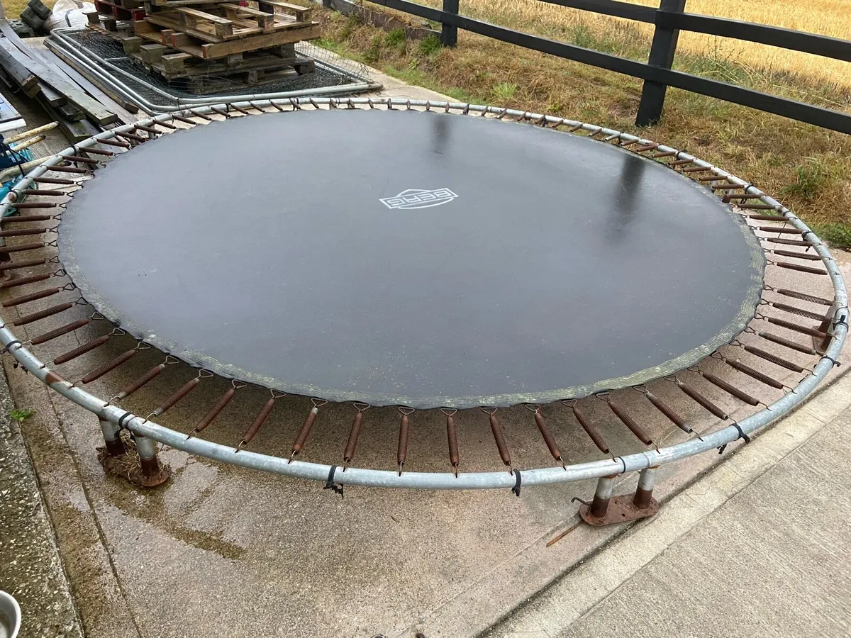 Trampoline