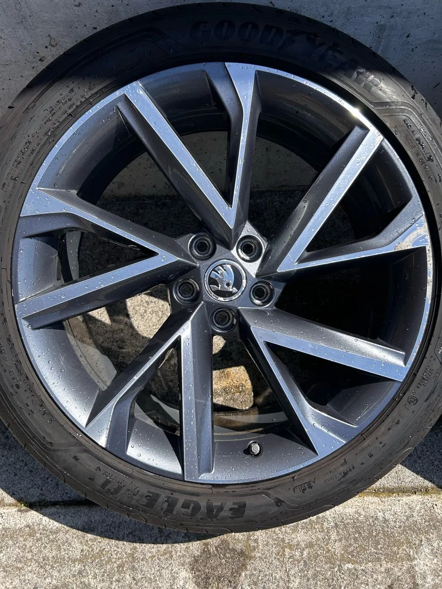 Genuine Skoda Vega Sportline 20” Alloy Wheels - Image 3