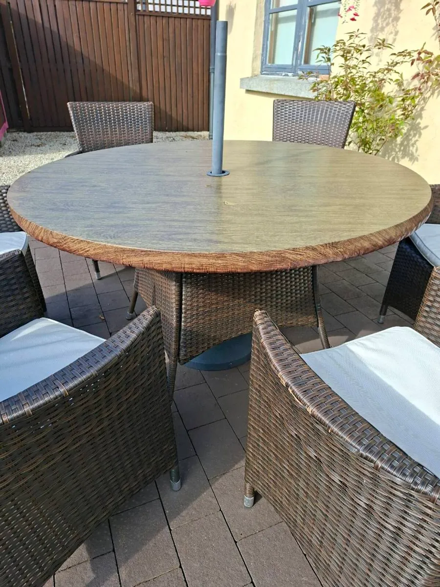 Garden table - Image 1