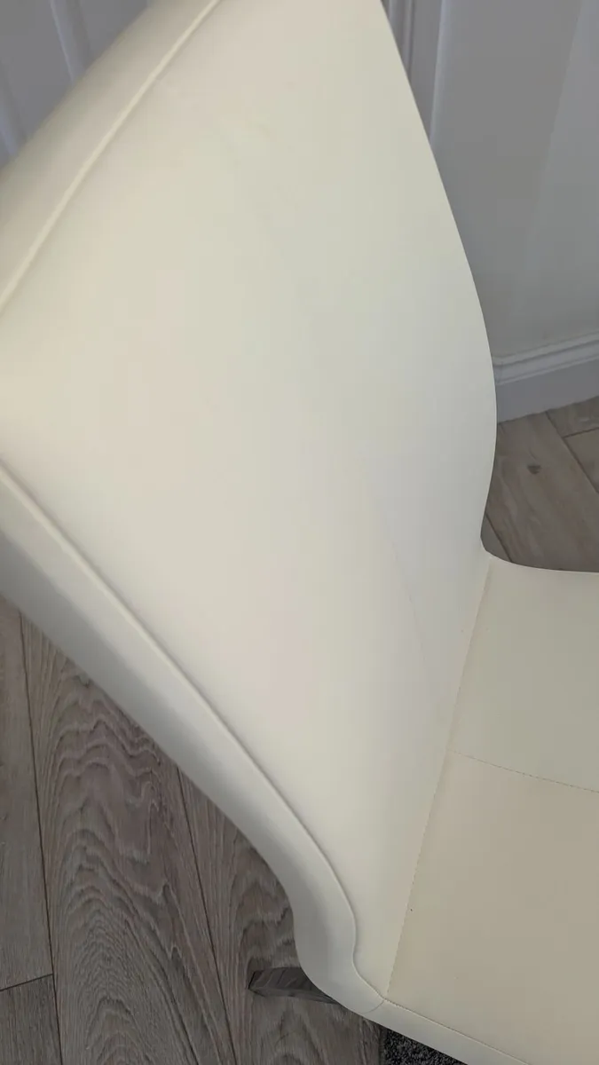 Table and 4 chairs - Image 3