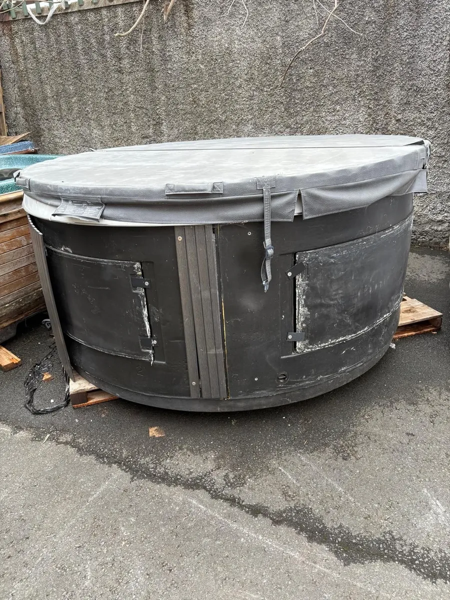hot tubs - Image 3