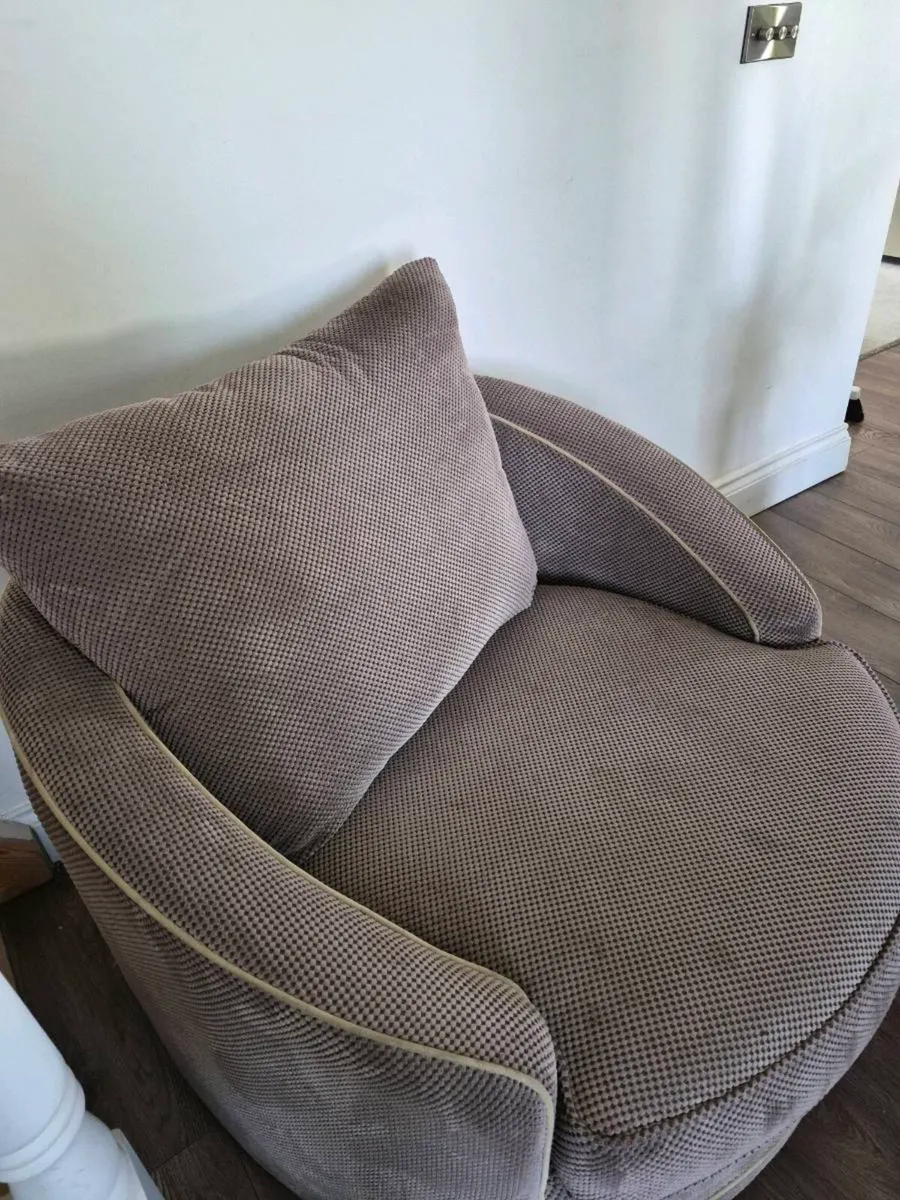 Swivel chair - Image 3