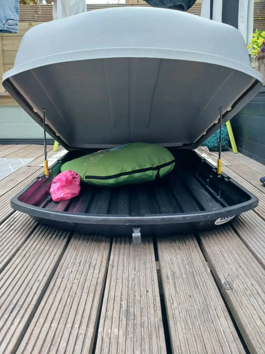 Vehicle roof box - Image 2