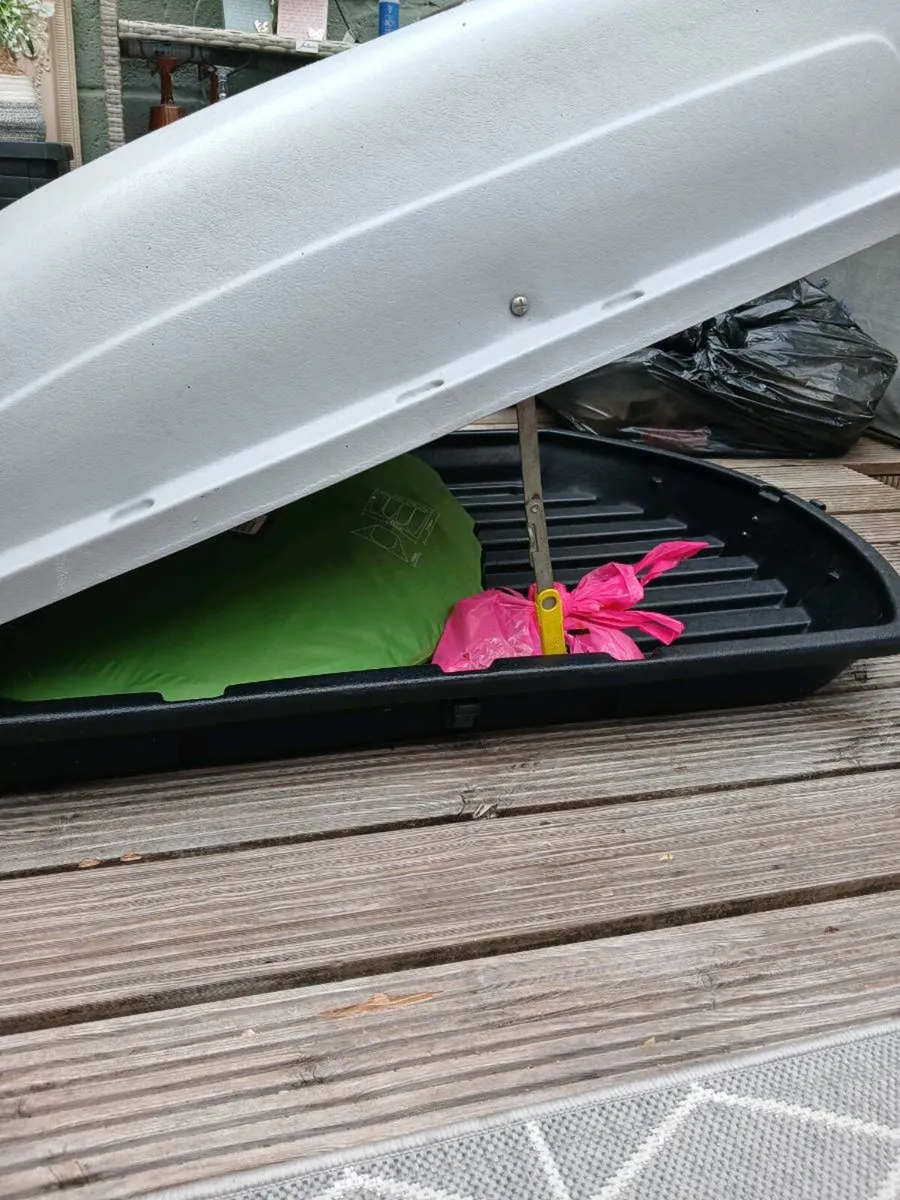 Vehicle roof box - Image 3