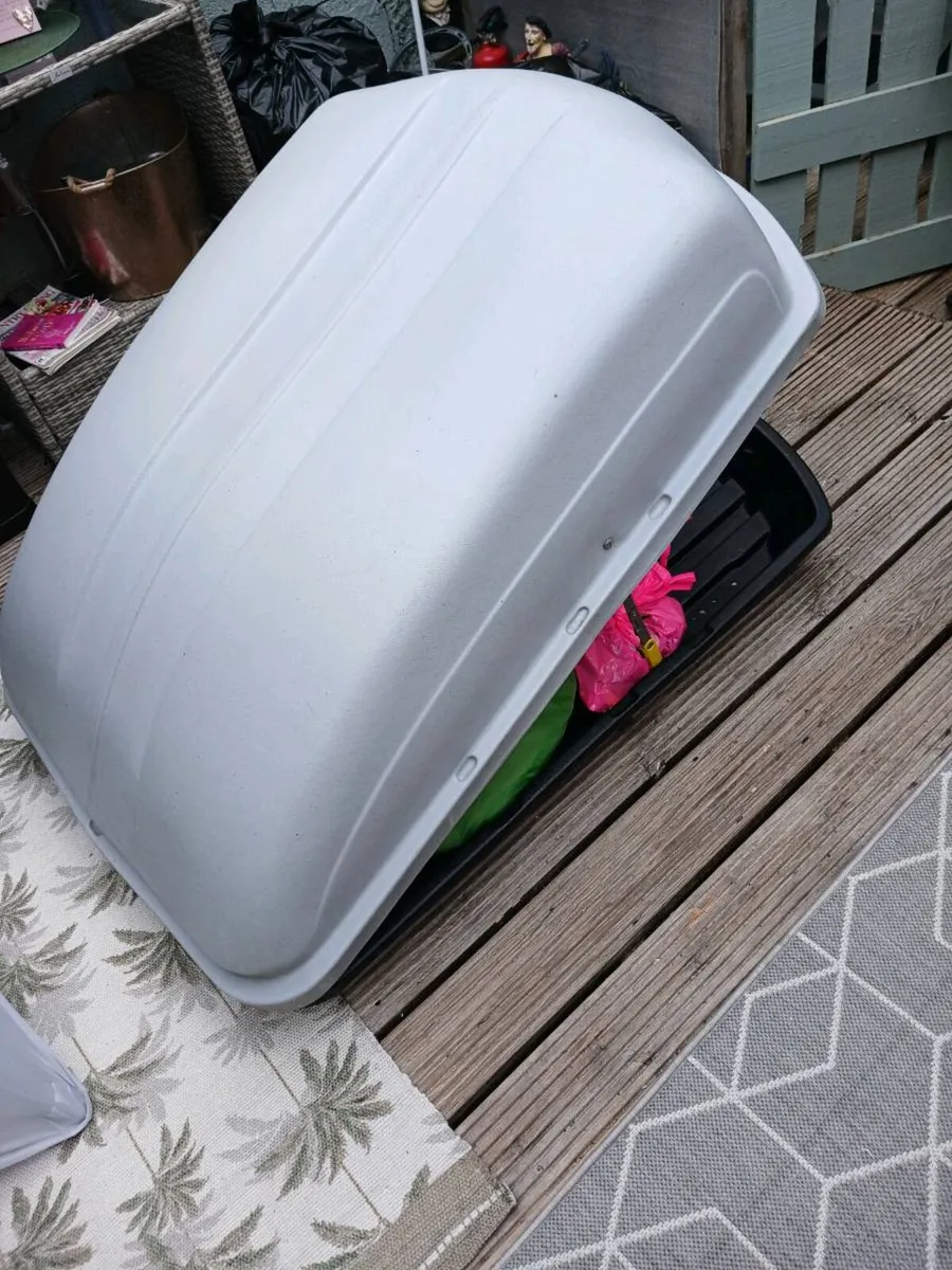 Vehicle roof box - Image 4