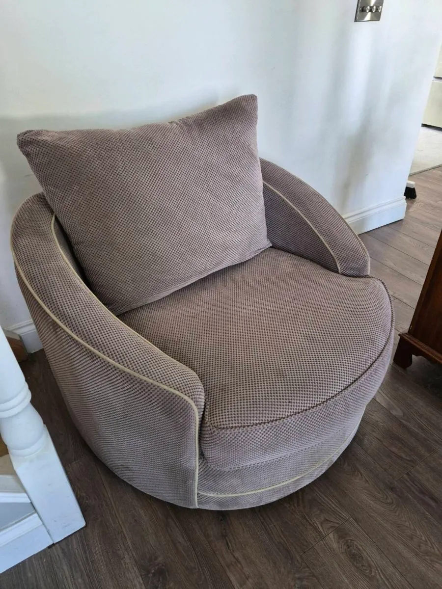Swivel chair - Image 1