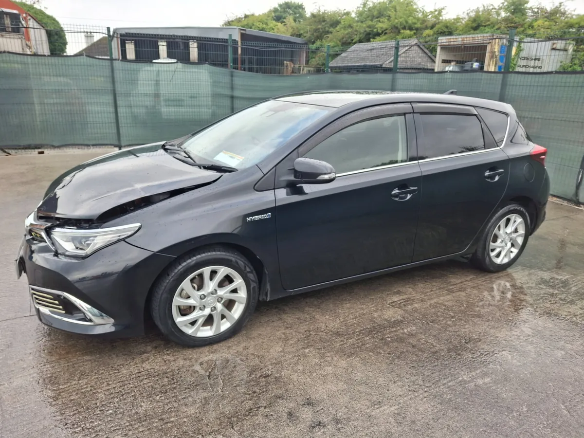 2017 Toyota Auris  Hybrid   Automatic - Image 4
