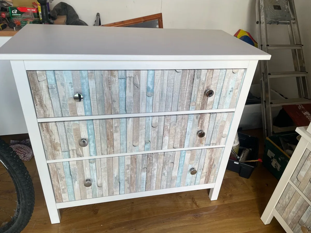 2 lockers + 3 drawer chest of drawers - Image 1