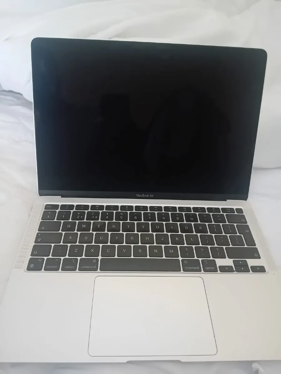 Macbook Air (M1 2020) - Image 2