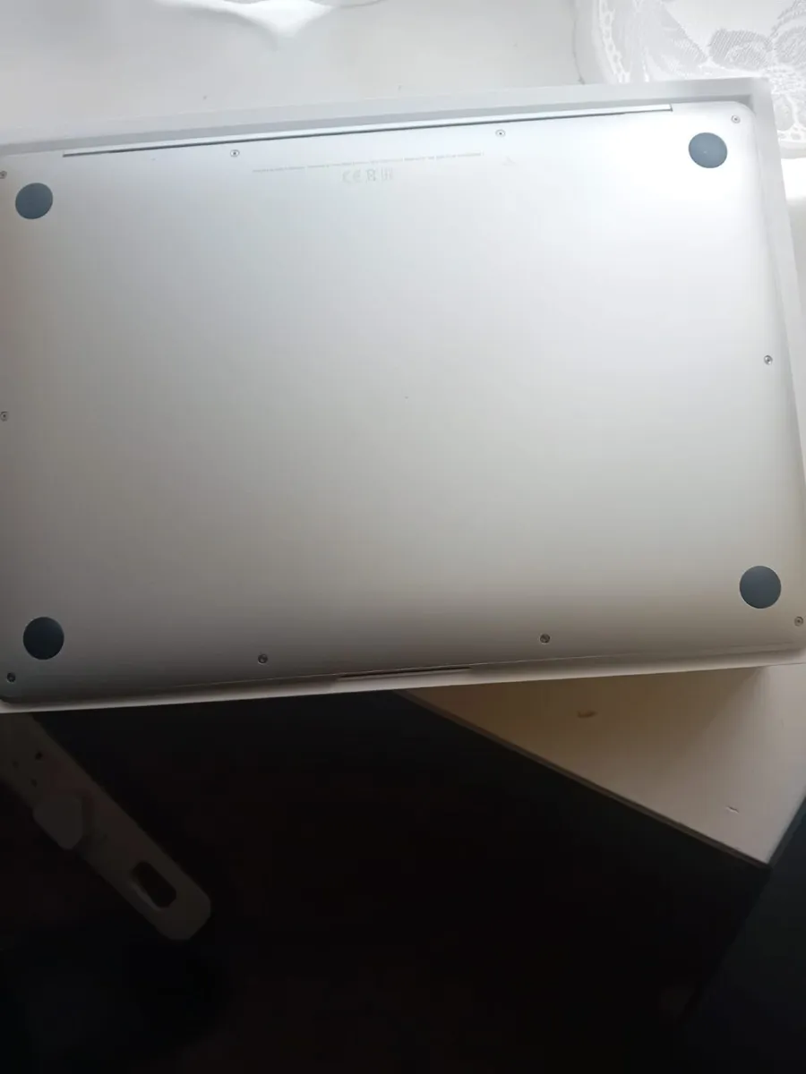 Macbook Air (M1 2020) - Image 3