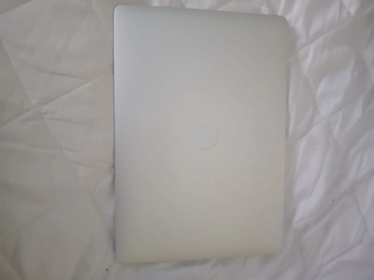 Macbook Air (M1 2020) - Image 4