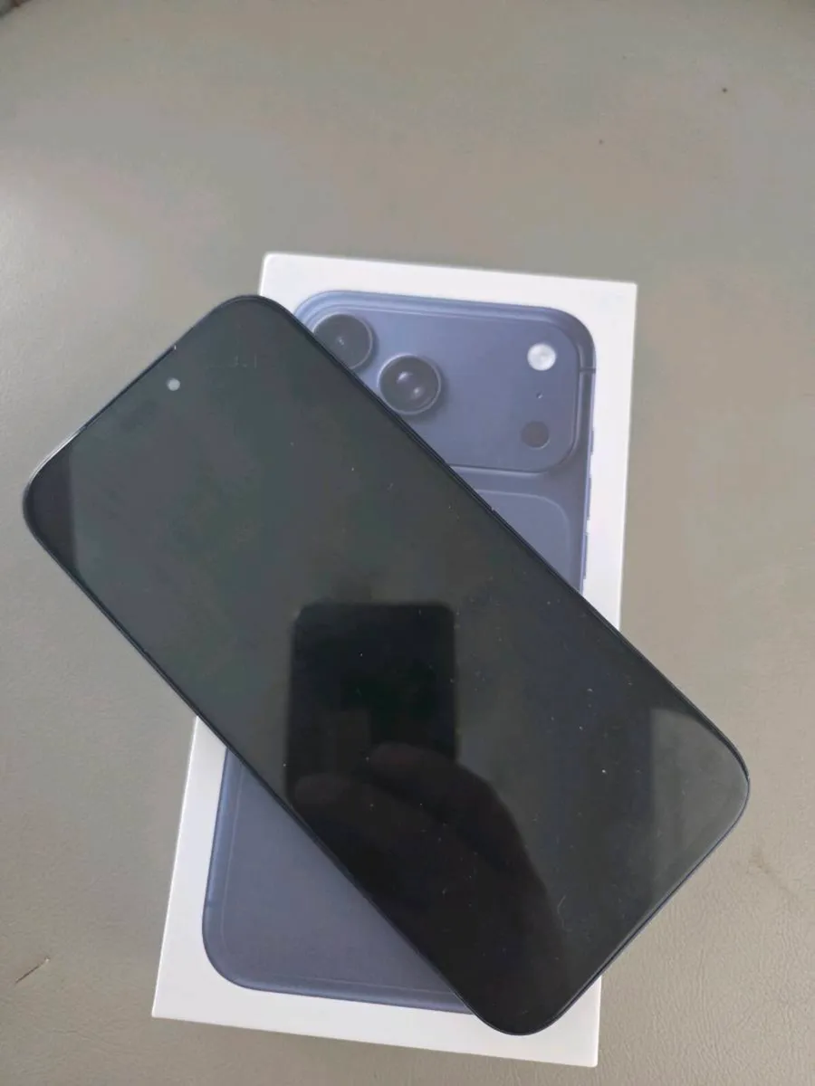 IPhone. 17 pro max 1TB - Image 1